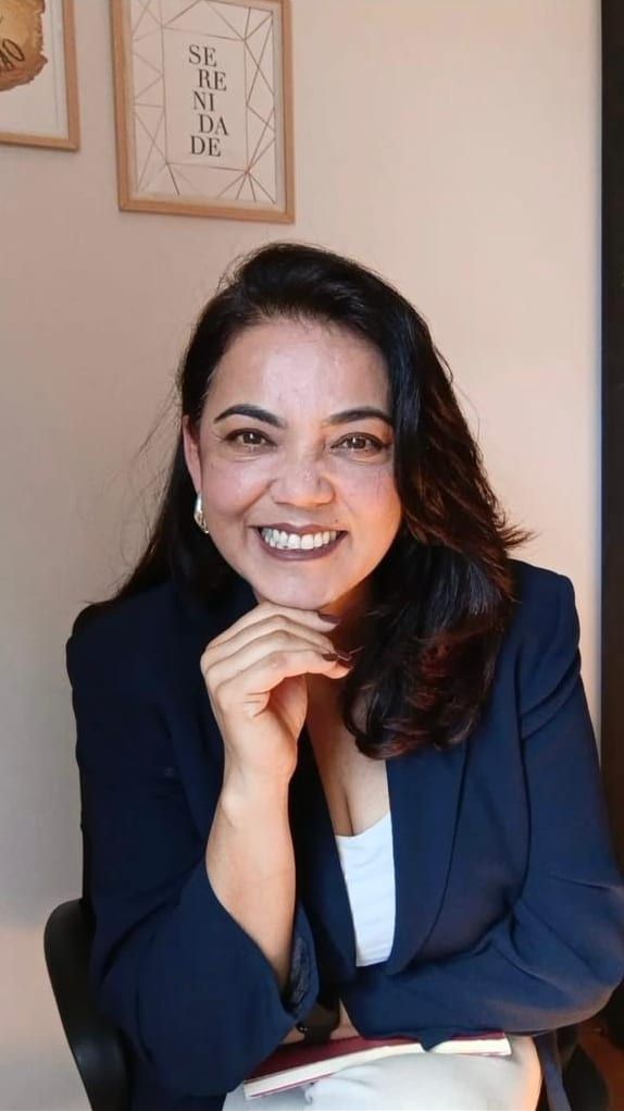 Erika Saiki, psicóloga especializada em Psicoterapia do Papel Profissional